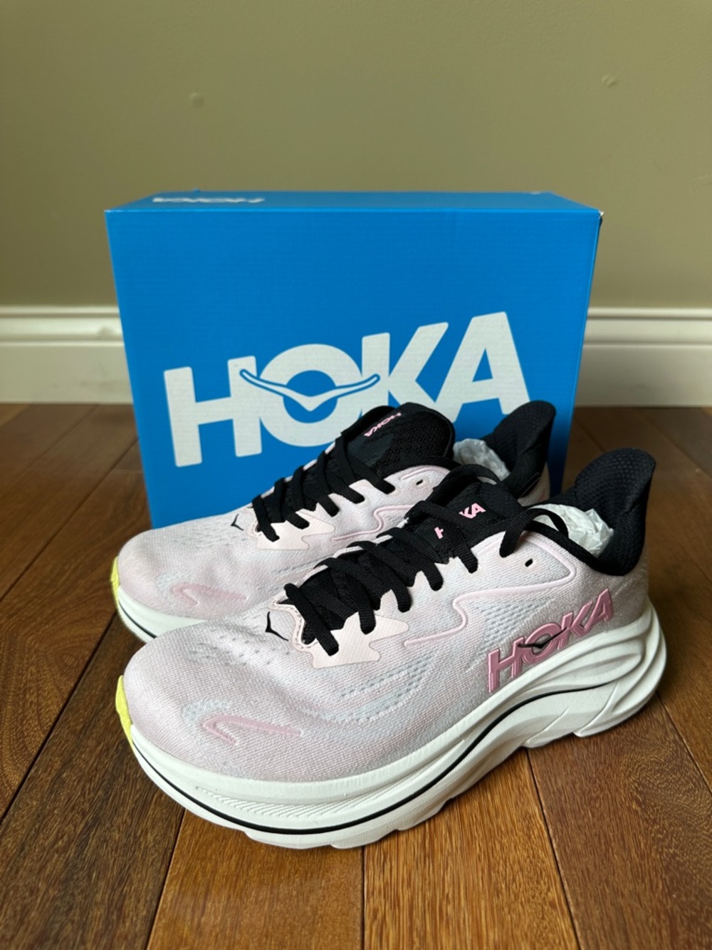 HOKA ONE Clifton 10 Women’s 7.5B Carnation Starlight Glow Running Shoes 1162031